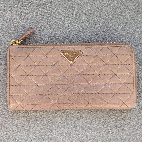 Prada quilted long zip wallet - Picture 2 of 13